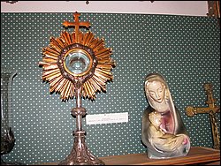 082 Monstrance.jpg