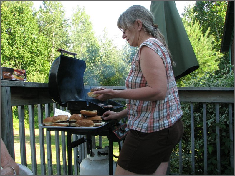 030 Karin Fipping burgers.jpg