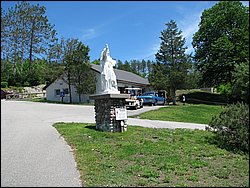 Martyrs' Shrine 036.jpg