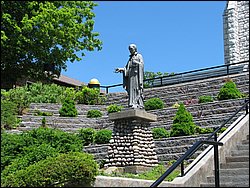 Martyrs' Shrine 043.jpg