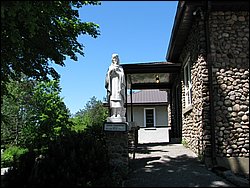 Martyrs' Shrine 137.jpg