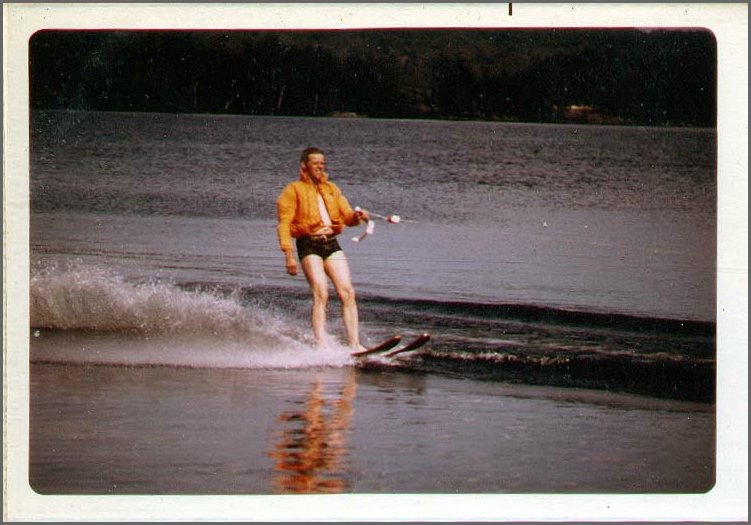 Stanley_Waterskiing.jpg