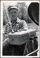 Stanley's_Tractor_Radio.jpg