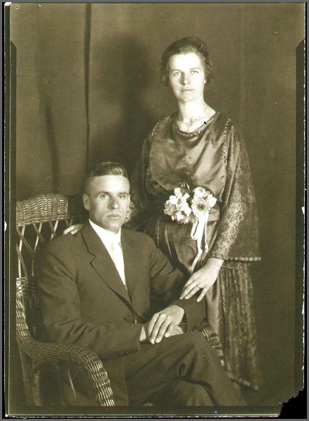 Herb_Susan_Toeppner's_Wedding_1922.jpg