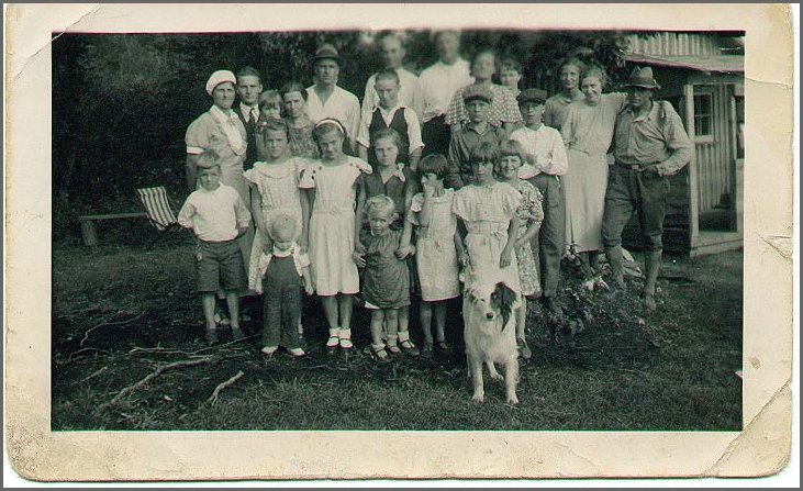 Family_Picnic_1935.jpg
