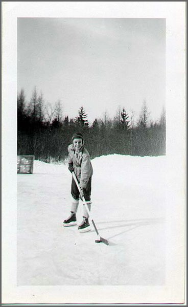 Bunny_Hockey_player.jpg