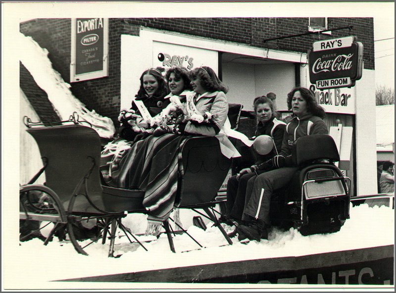 B&W - Carnival Queen.jpg