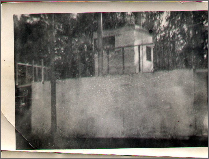 B&W - Houseboat 2.jpg