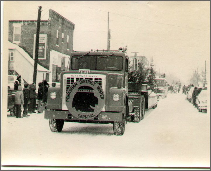 B&W - Winter Carnival Parade 2.jpg
