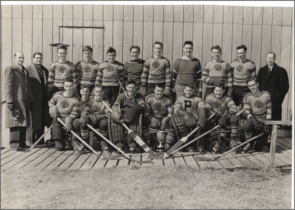 Powassan hockey team.jpg