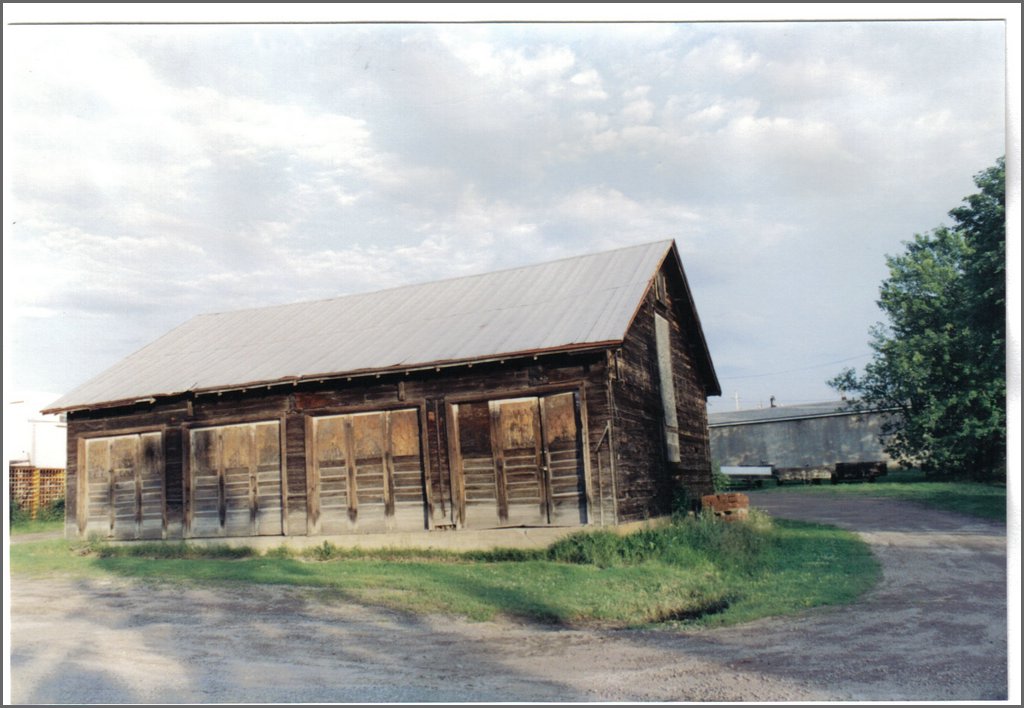 powassan building 1996.jpg