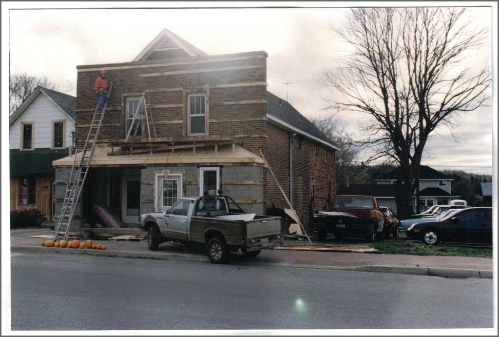 powassan shoe inn face lift 1995.jpg