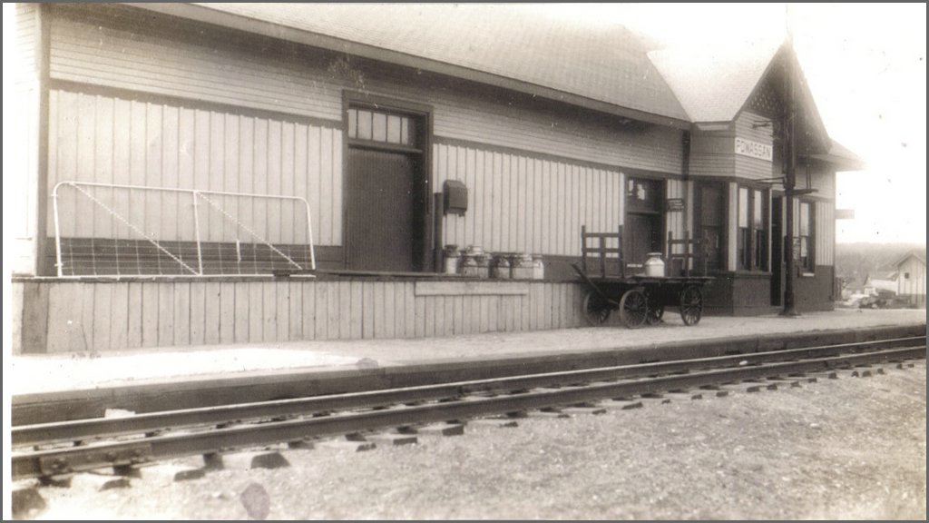 powassan station platform.jpg