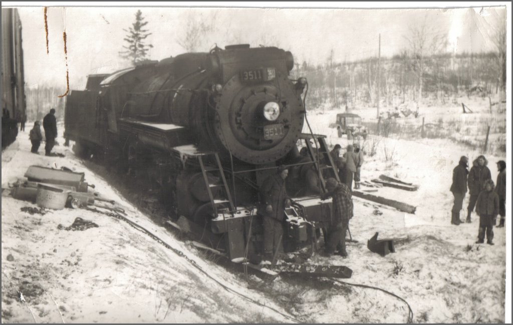 powassan train off the track.jpg