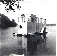 Fred Toeppners Houseboat July 1960.jpg