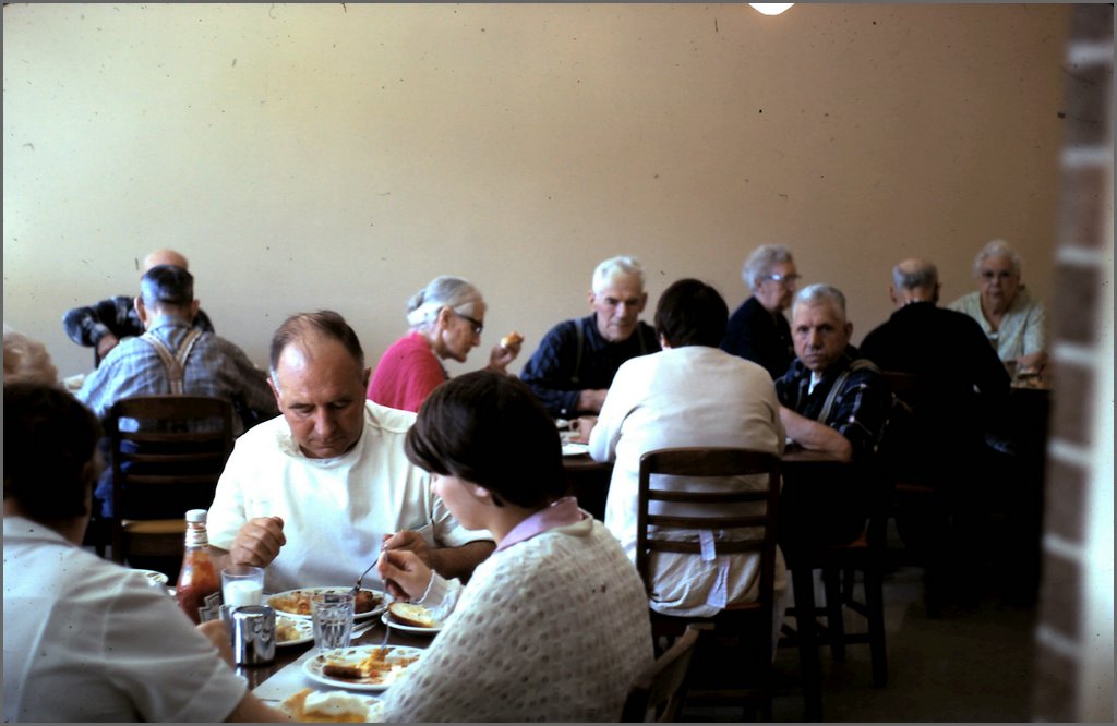 1968-05 Eastholme DiningRoom.JPG