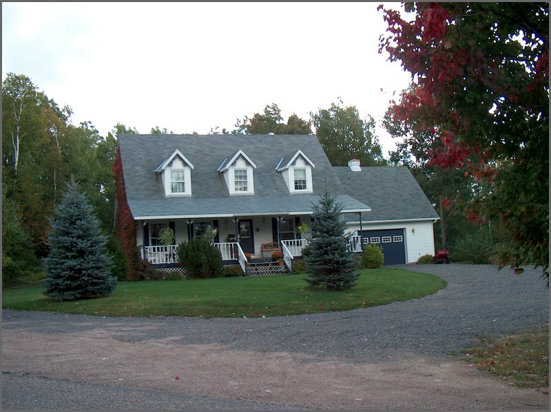 201 Valleyview Dr E.jpg