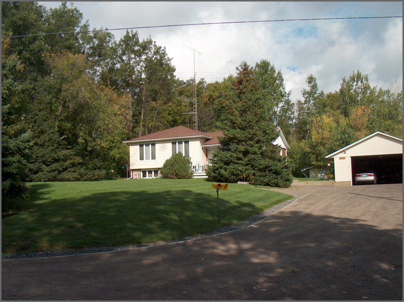 220 Valleyview Dr E.jpg