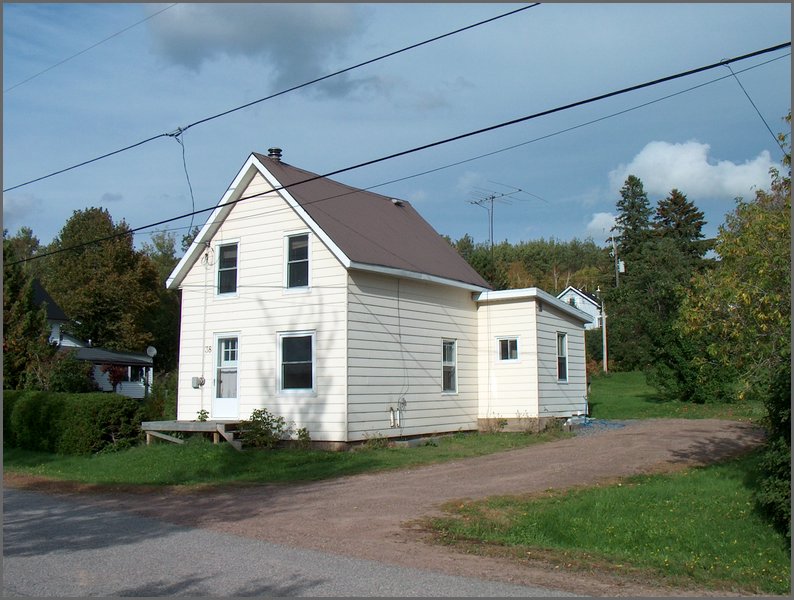  38 Queens Ave.jpg