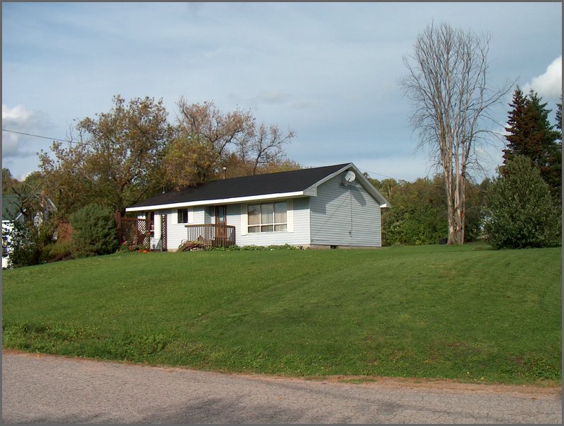  52 Queens Ave.jpg