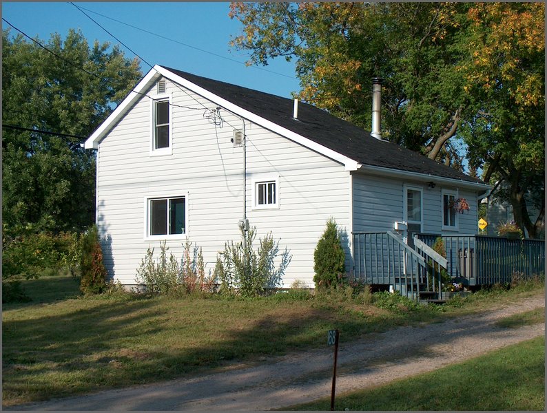  68 Queens Ave.jpg