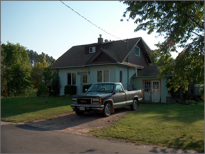 81 Queens Ave.jpg