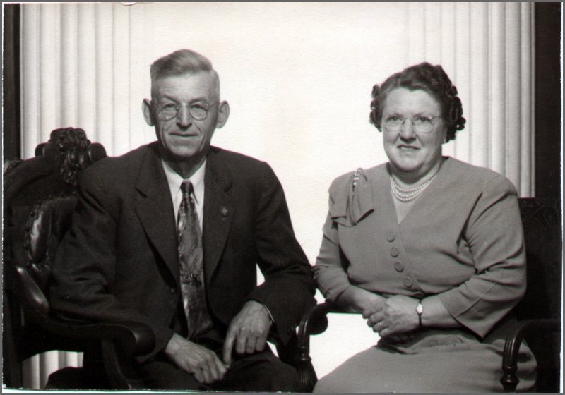 03 Robert Henry & Mary Edith Toeppner 1950's.jpg