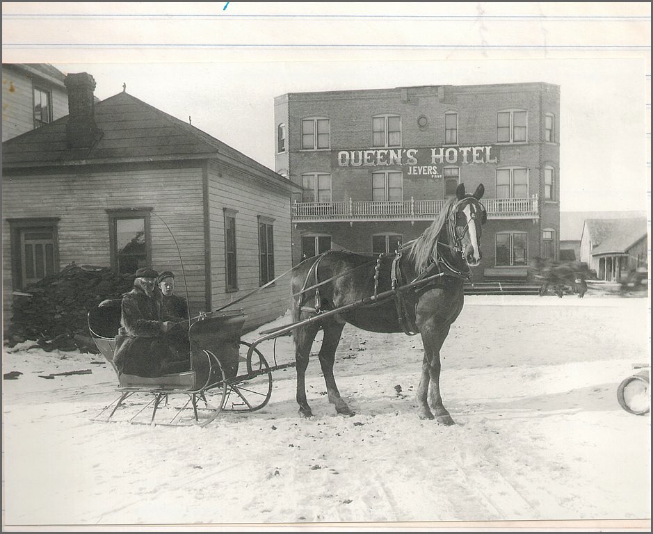 Queens Hotel Trout Creek.jpg