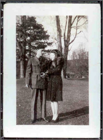 Paul,Bernetta Wedding Day1943.jpg